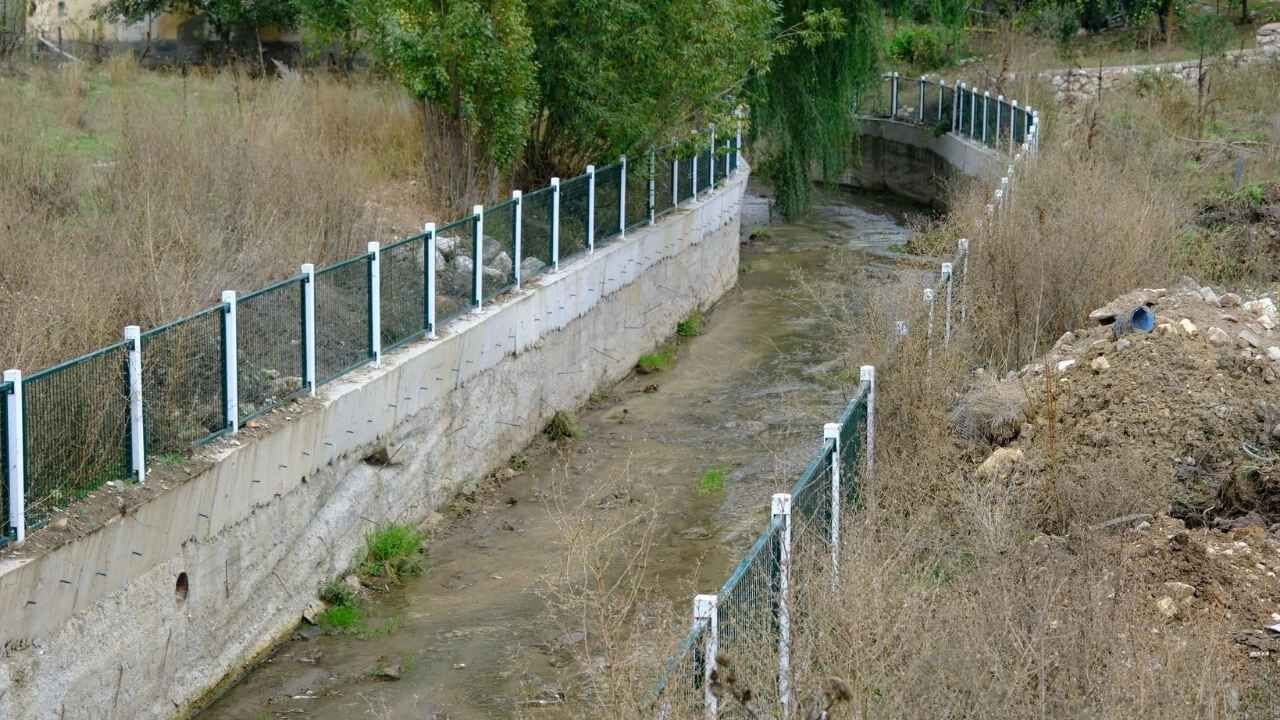 Akdağmadeni’nde Taşkın Riskine Karşı Önlem! Dere Yatakları Temizleniyor (2)