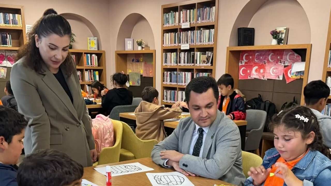 Çayıralan Kaymakamı Açar, Kütüphaneye Üye Oldu (1)