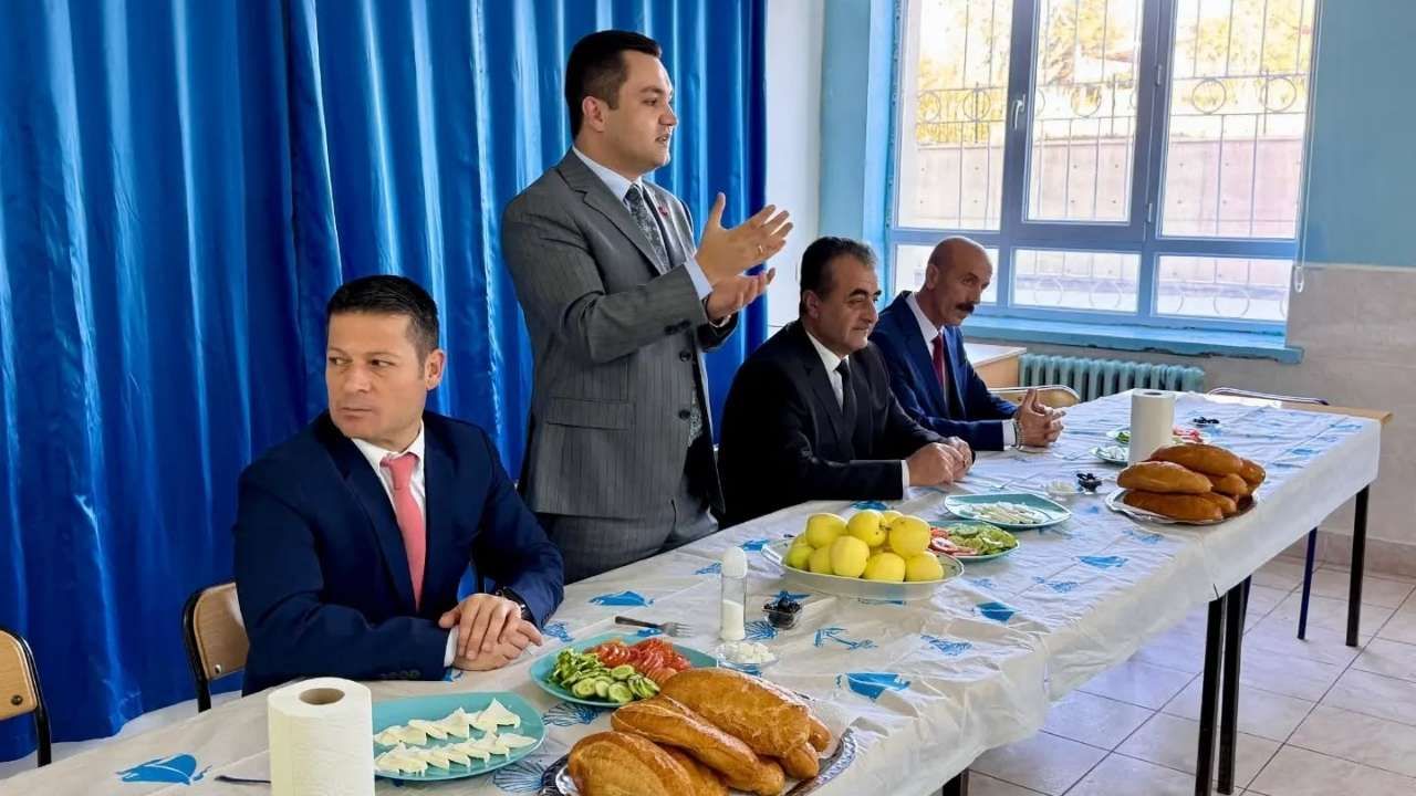Çayıralan’da Miniklere Sağlıklı Yaşam Dersi Kaymakam Açar Sınıfları Ziyaret Etti!