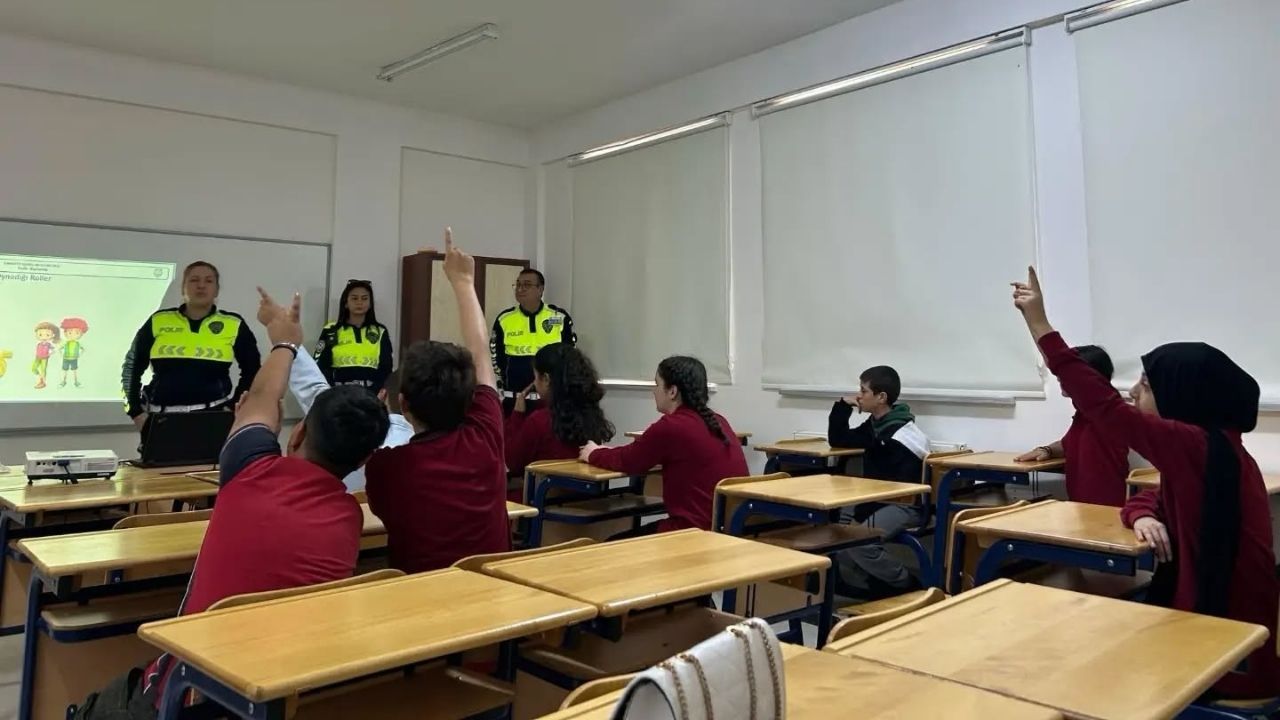 Çayıralan'da Miniklere Trafik Bilinci Aşılanıyor (2)
