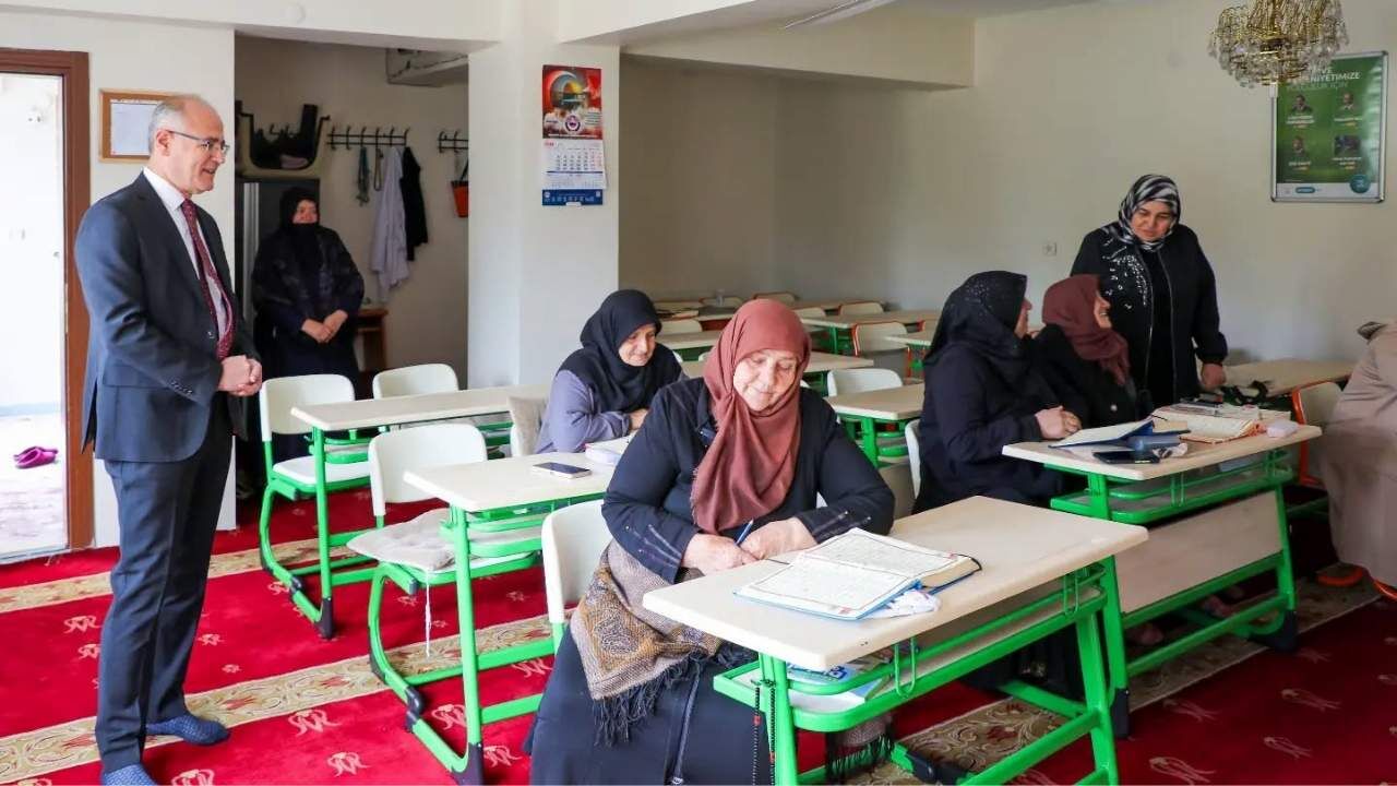 Çekerek Belediyesi’nden Din Görevlileri Ve Kursiyerlere Anlamlı Jest