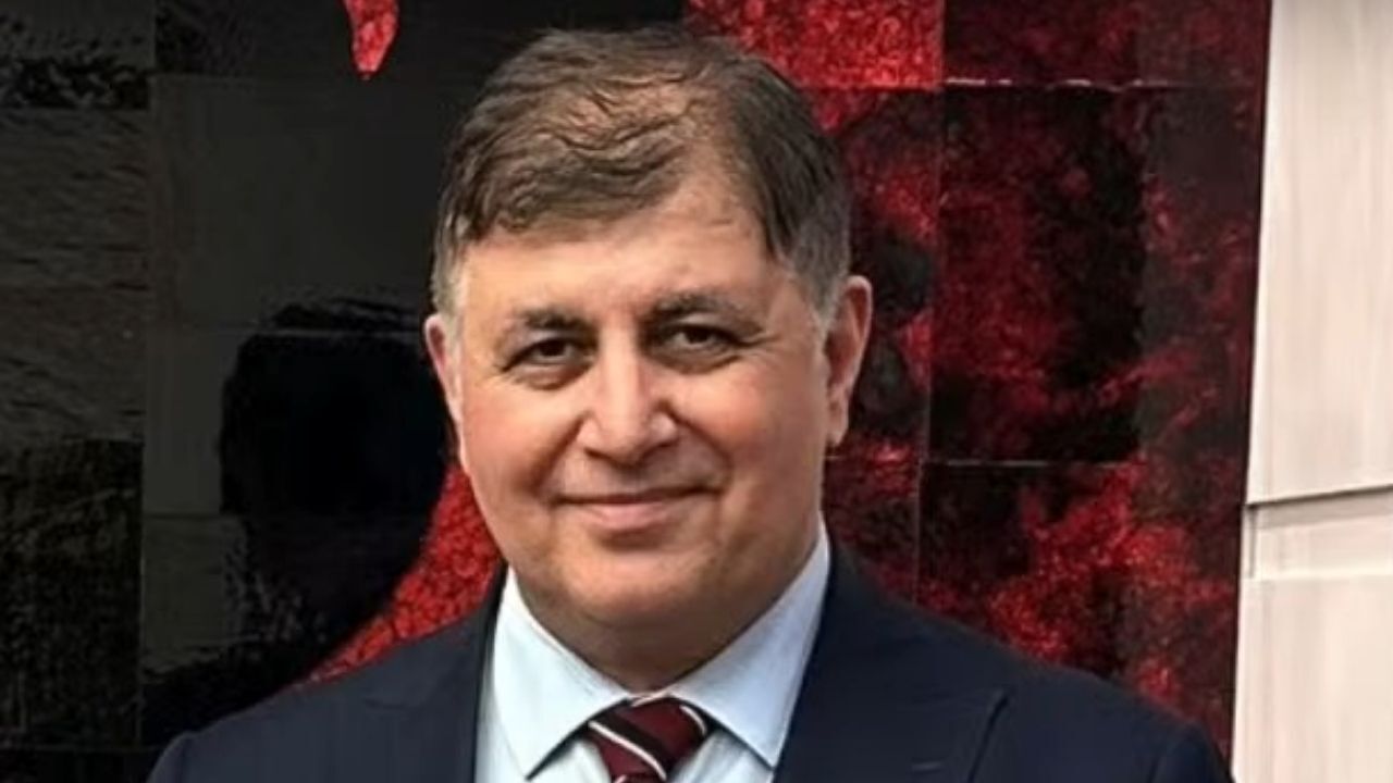 Cemil Tugay Kimdir İzmir Büyükşehir Belediye Başkanı Cemil Tugay'ın Hayatı Ve Siyasi Kariyeri