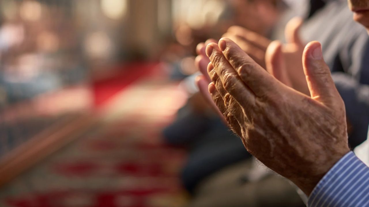 Cuma Hutbesinde 'Aile' Vurgusu Çocuklarınızı Ekranlara Mahkum Etmeyin (2)
