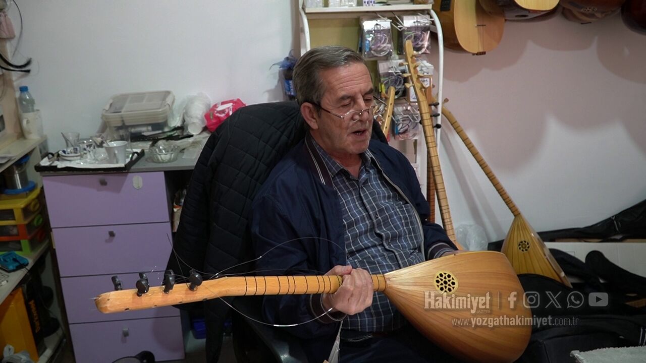 Hikmet Şimşek Saklı Han'da Müzik Aletlerine Can Veriyor (5)