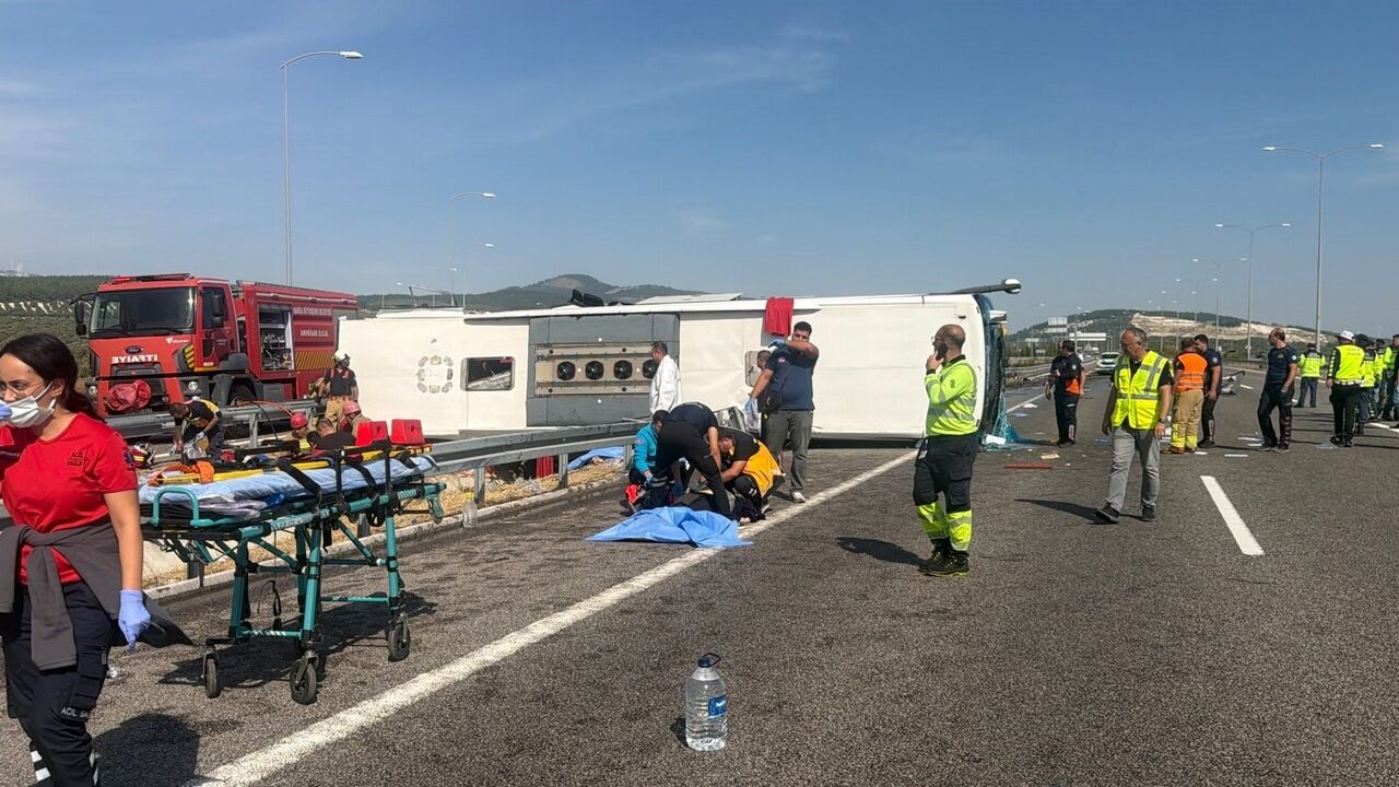 İzmir Yolunda Büyük Facia 11 Kişi Öldü, 37 Kişi Yaralandı (4)