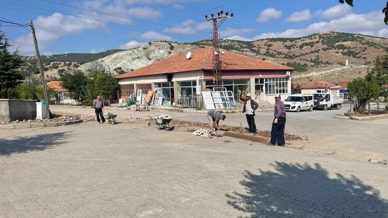 Kadışehri’nde Yol Ve Altyapı Yenileme Mesaisi Sürüyor