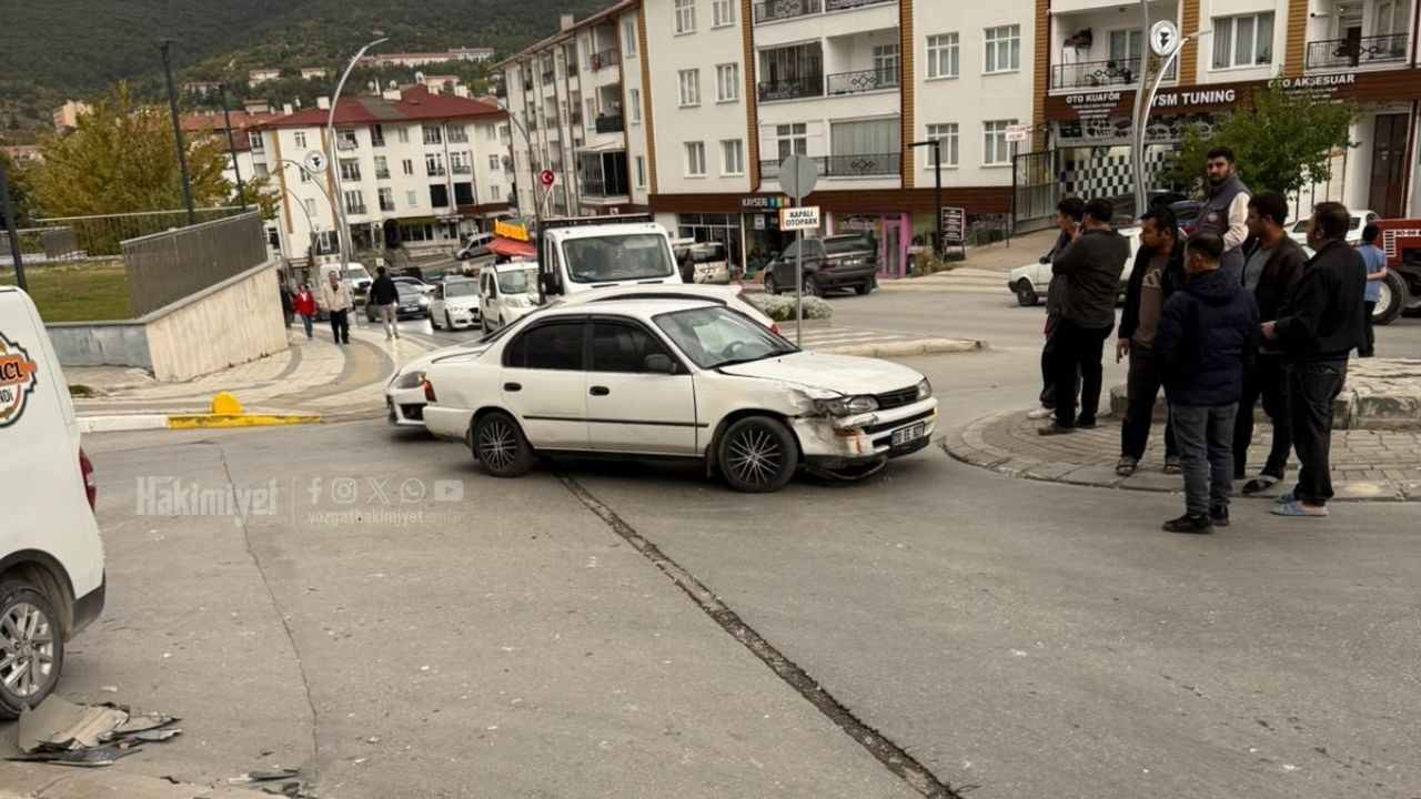 Yozgat’ta Trafik Kazası! Büyük Cami Kavşağında Araçlar Çarpıştı