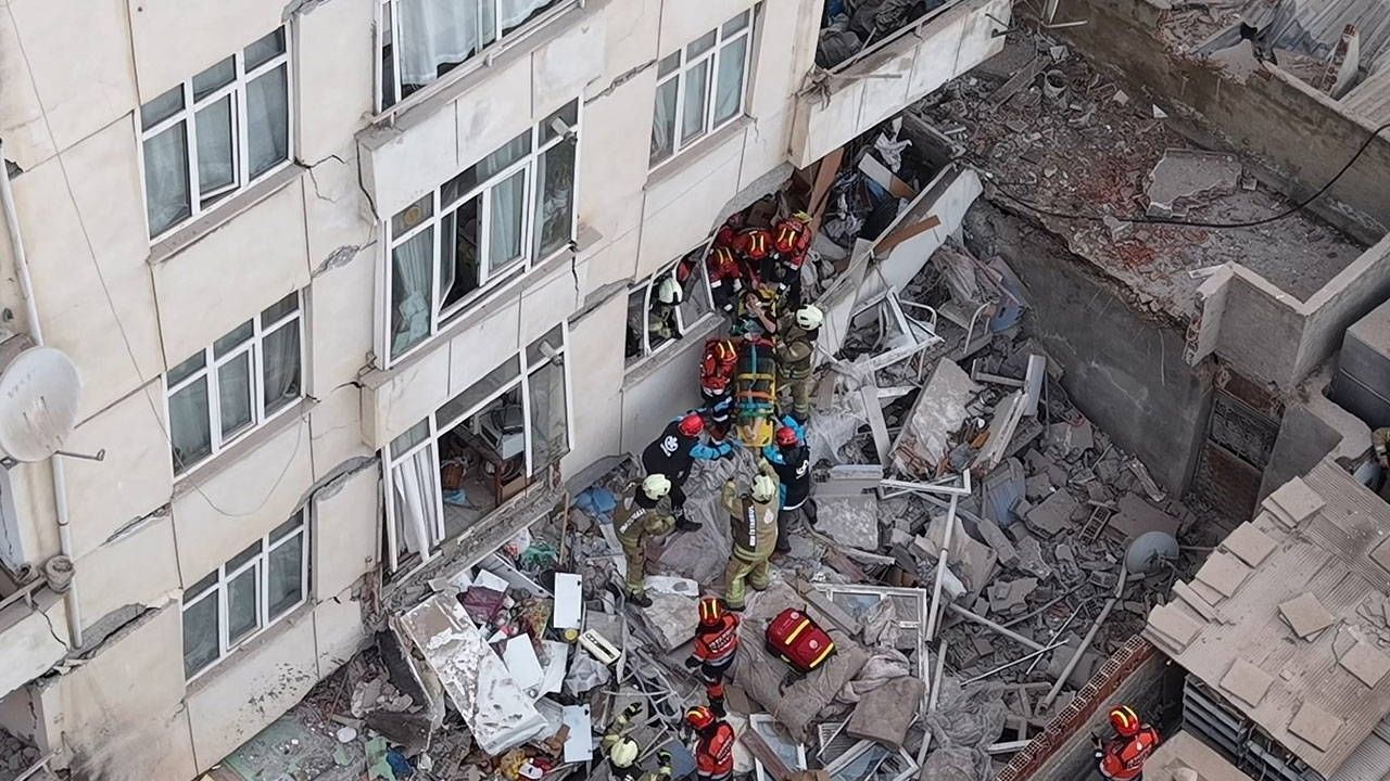 Maltepe'de 7 Katlı Bina Çöktü! Cevizli Mahallesi'nde Arama Kurtarma Başlatıldı (2)