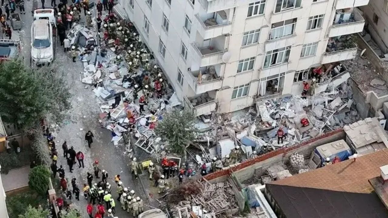 Maltepe'de 7 Katlı Bina Çöktü! Cevizli Mahallesi'nde Arama Kurtarma Başlatıldı