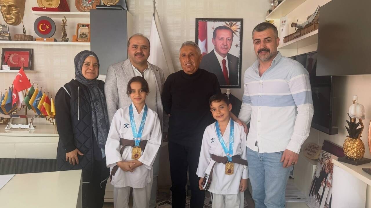 Şefaatli’nin Minik Karatecileri Zirvede! Belediye Binasında Gurur Tablosu (1)