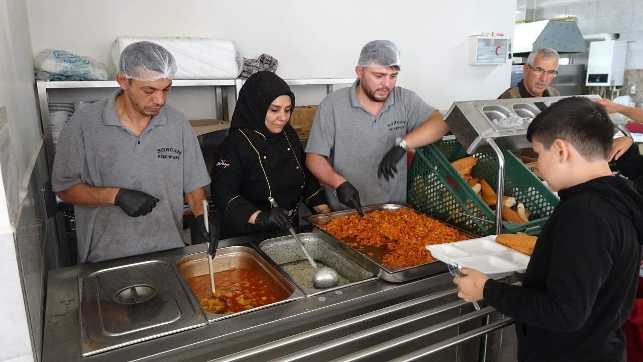 Sorgun Aşevi 7'Den 70'E Karın Doyuruyor