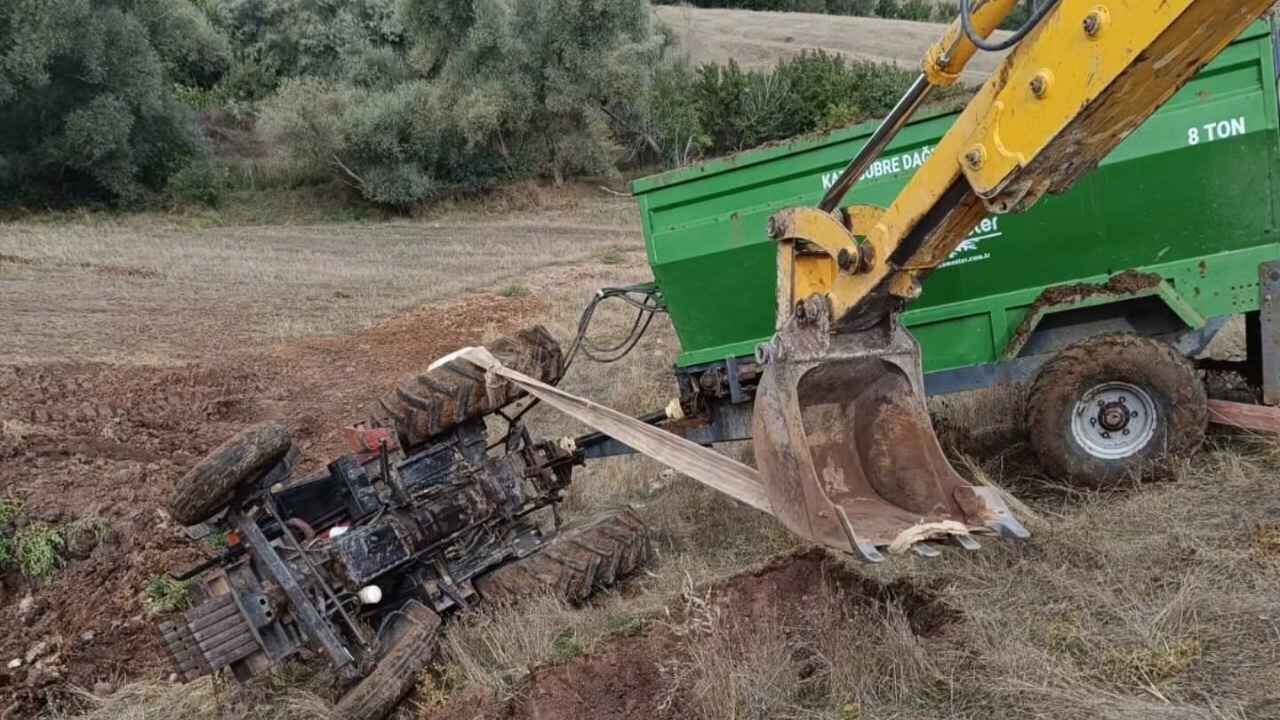 Sorgun’da El Freni Unutuldu, Traktör Şarampole Yuvarlandı (2)