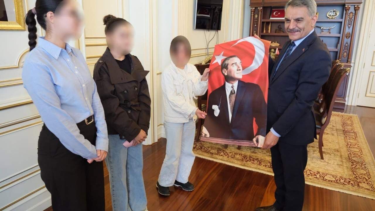 Vali Özkan Söz Verdi! Kız Çocuklarının Hayalleri Bir Bir Gerçekleşecek (1)-1