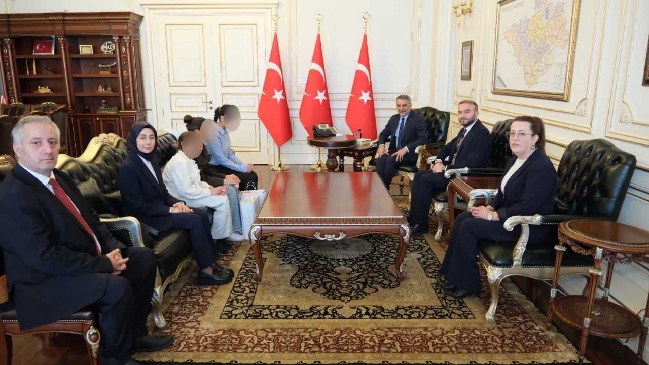 Vali Özkan Söz Verdi! Kız Çocuklarının Hayalleri Bir Bir Gerçekleşecek