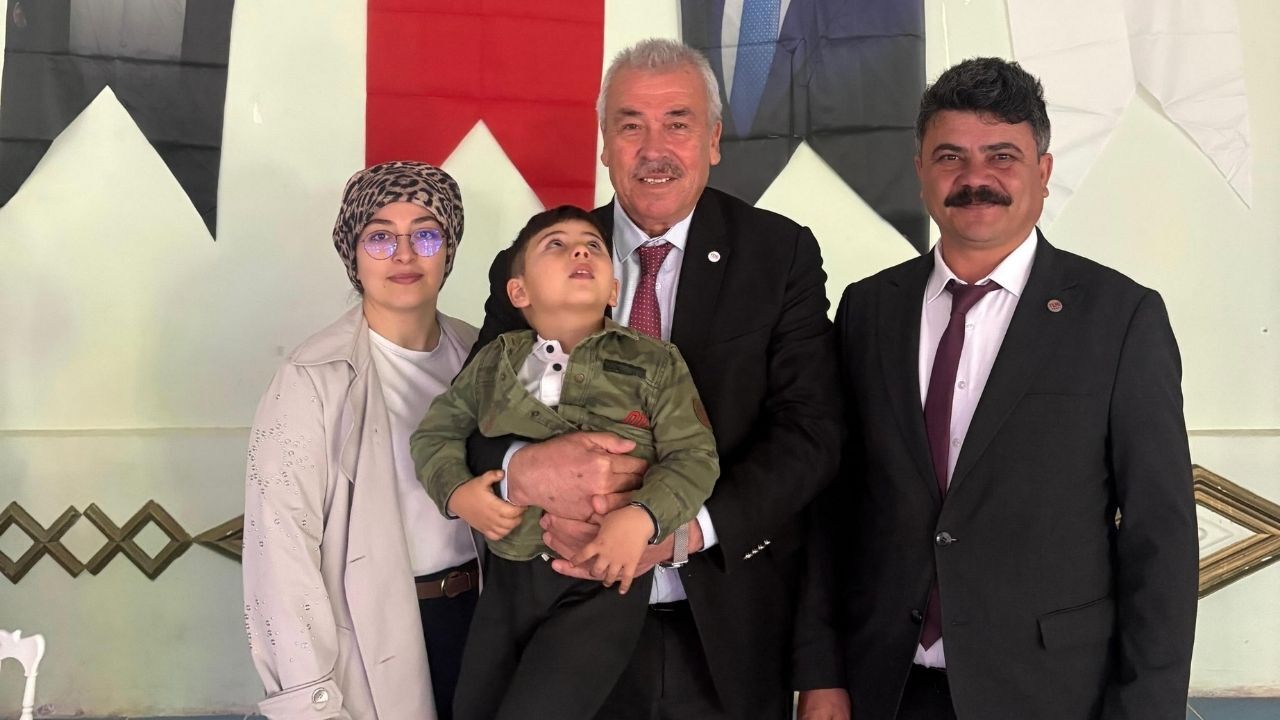 Yeni Parti Aydıncık’ta İlçe Başkanlığına Sadık Erdoğan Seçildi (2)
