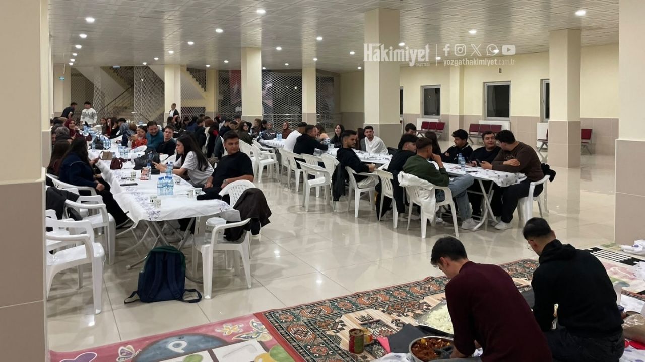Yöbü’de Sıra Gecesi Coşkusu Farklı Şehirlerden Gelen Öğrenciler Aynı Sofrada Buluştu (3)