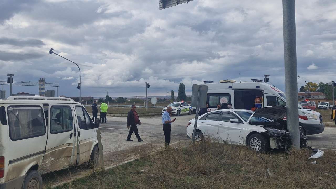 Yozgat Aydıncık İstikametinde Trafik Kazası (1)