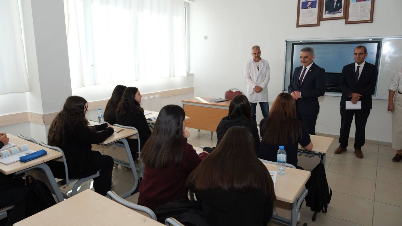 Yozgat Valisi Mehmet Ali Özkan’dan Liselilere Sürpriz Ziyaret! (1)