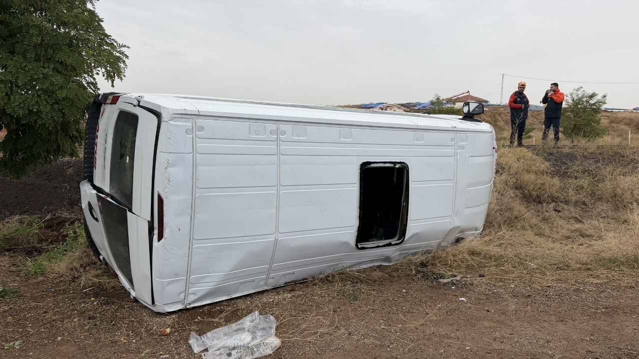 Yozgat Yerköy’de Feci Kaza Cenaze Yolunda Devrilen Minibüste 8 Yaralı! (1)
