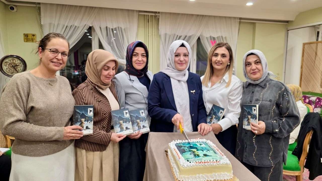 Yozgat’ta Arzu Doğandemir İlk Kitabı İçin İmza Gününü Düzenledi! (1)