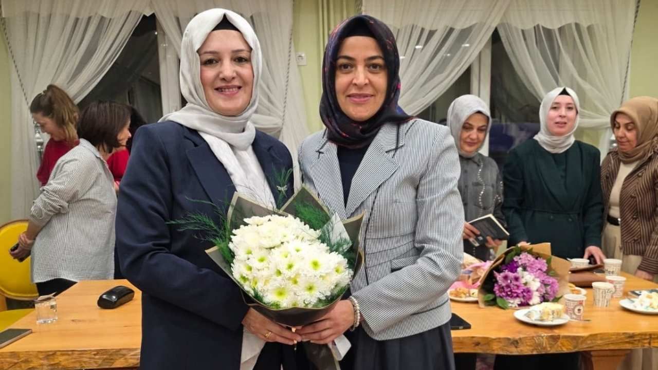 Yozgat’ta Arzu Doğandemir İlk Kitabı İçin İmza Gününü Düzenledi! (2)