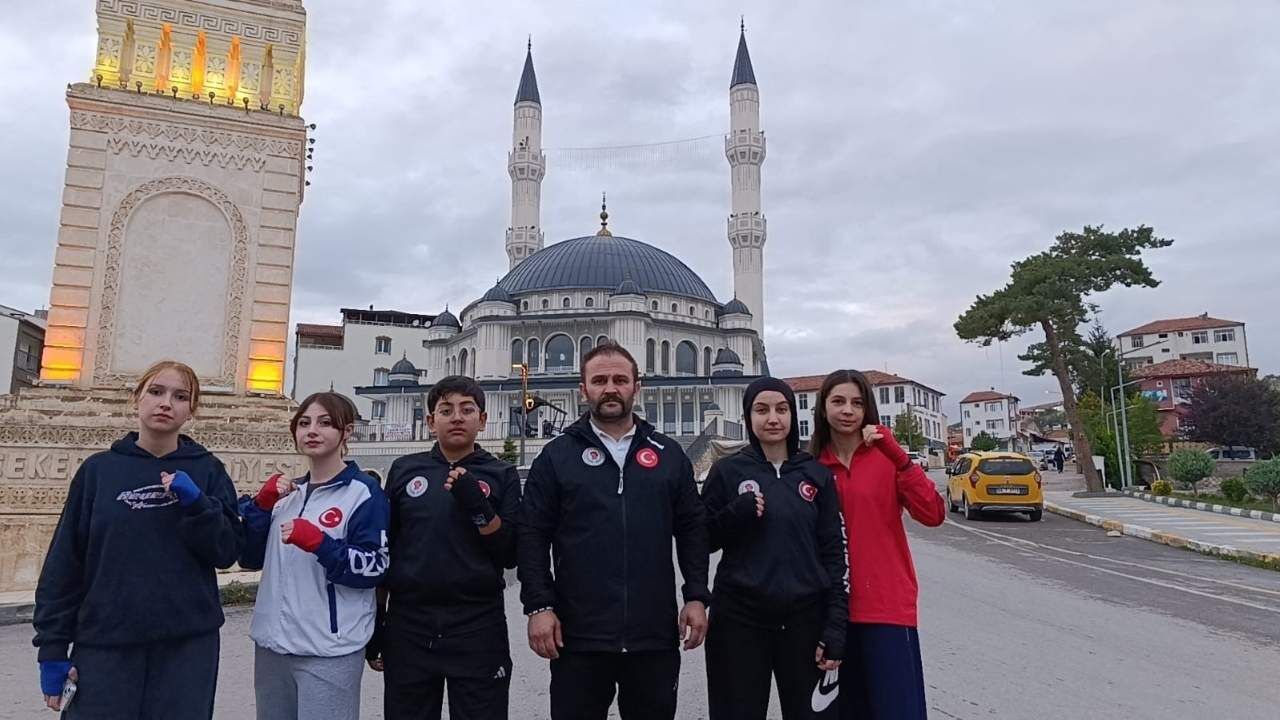 Yozgat’ta Boks Yeniden Doğuyor! Gültekin Aslan Ve İsra Zişan Çeper’den Tarihi Başarı (1)
