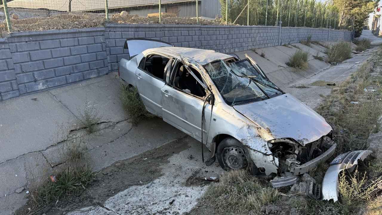 Yozgat'ta Can Pazarı Saray Köyü Mevkisinde Otomobil Takla Attı! (1)