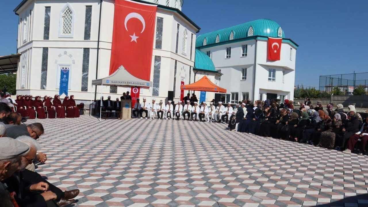 Yozgat'ta Çiftte Gurur: Sarıkaya'da Külliye 33 Hafızın İcazet Töreniyle Açıldı