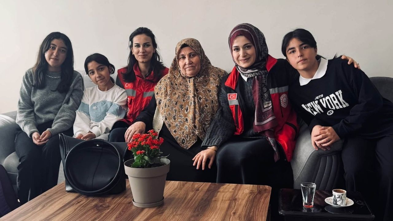 Yozgat'ta Dünya Kız Çocukları Günü’nde Anlamlı Ziyaret: Yüzler Hediyelerle Güldü