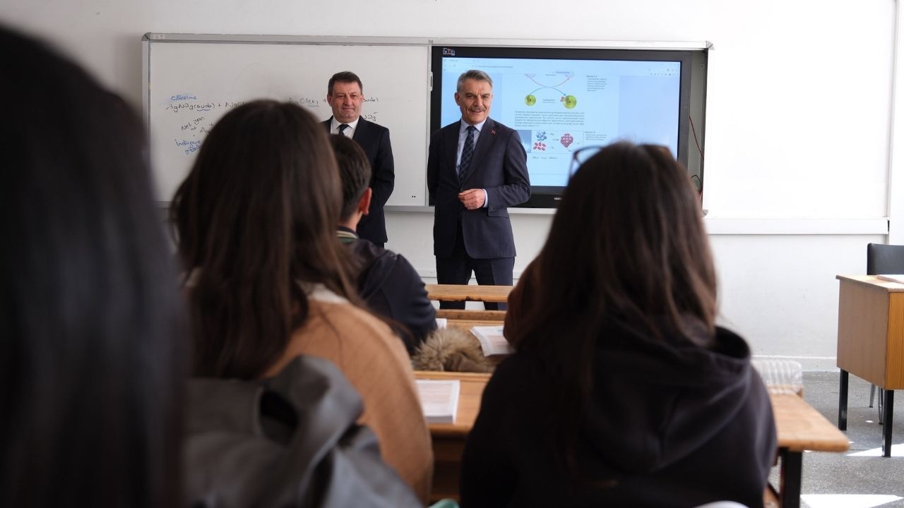 Yozgat'ta Eğitime Üst Düzey Ziyaret! Vali Özkan Öğretmen Ve Öğrencileri Dinledi (1)