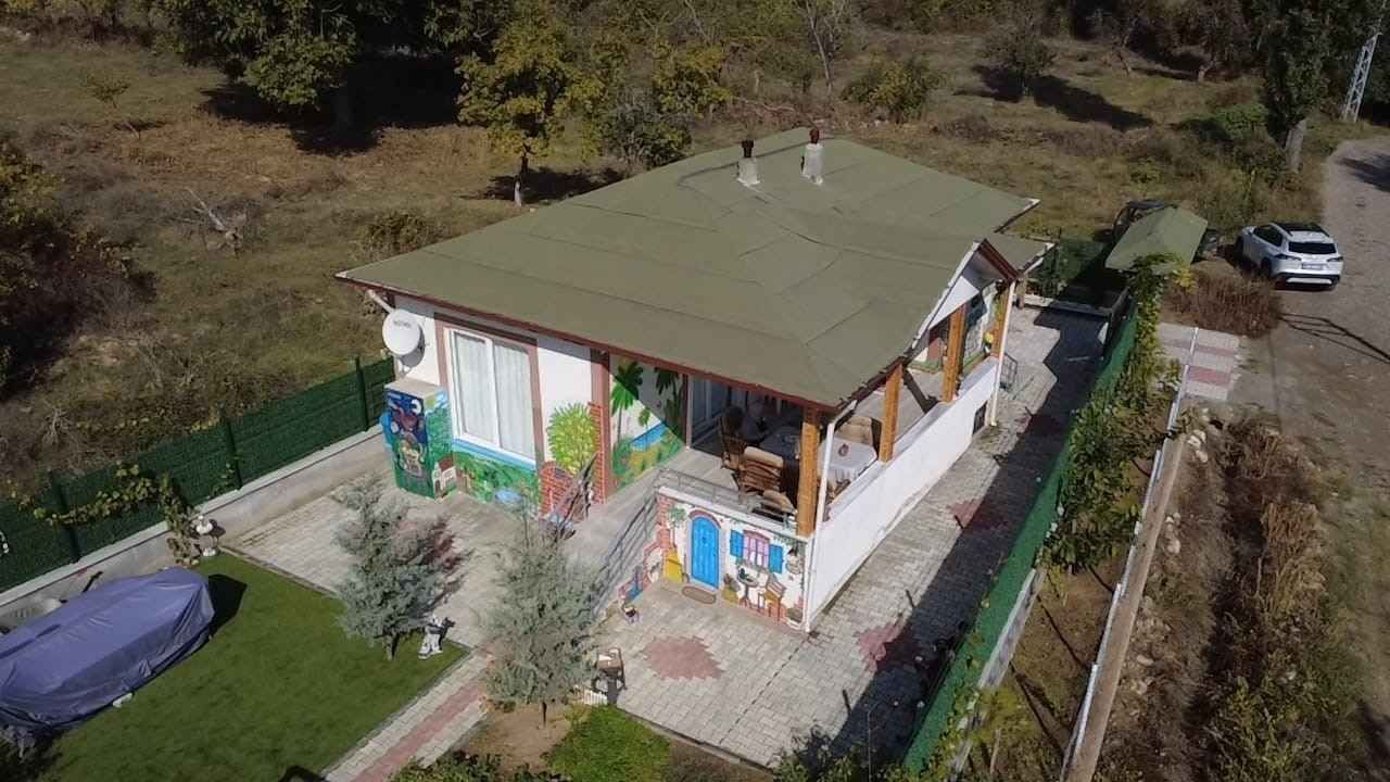 Yozgat’ta Kendi Kendini Yetiştirdi, Evinin Duvarlarını Sanatla Buluşturdu (1)