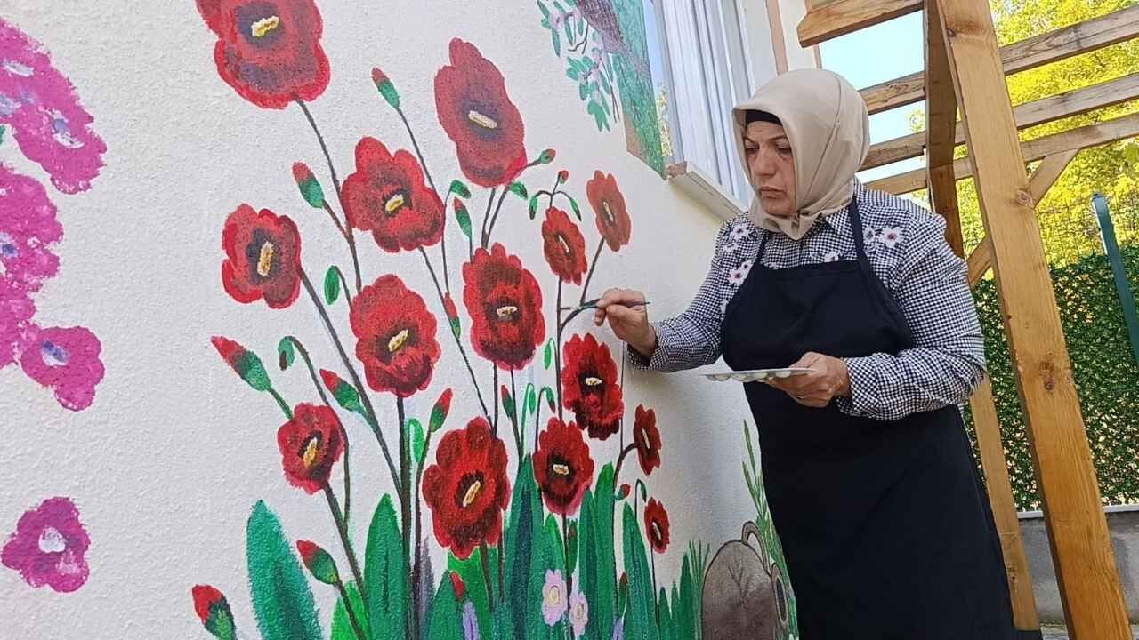 Yozgat’ta Kendi Kendini Yetiştirdi, Evinin Duvarlarını Sanatla Buluşturdu (3)