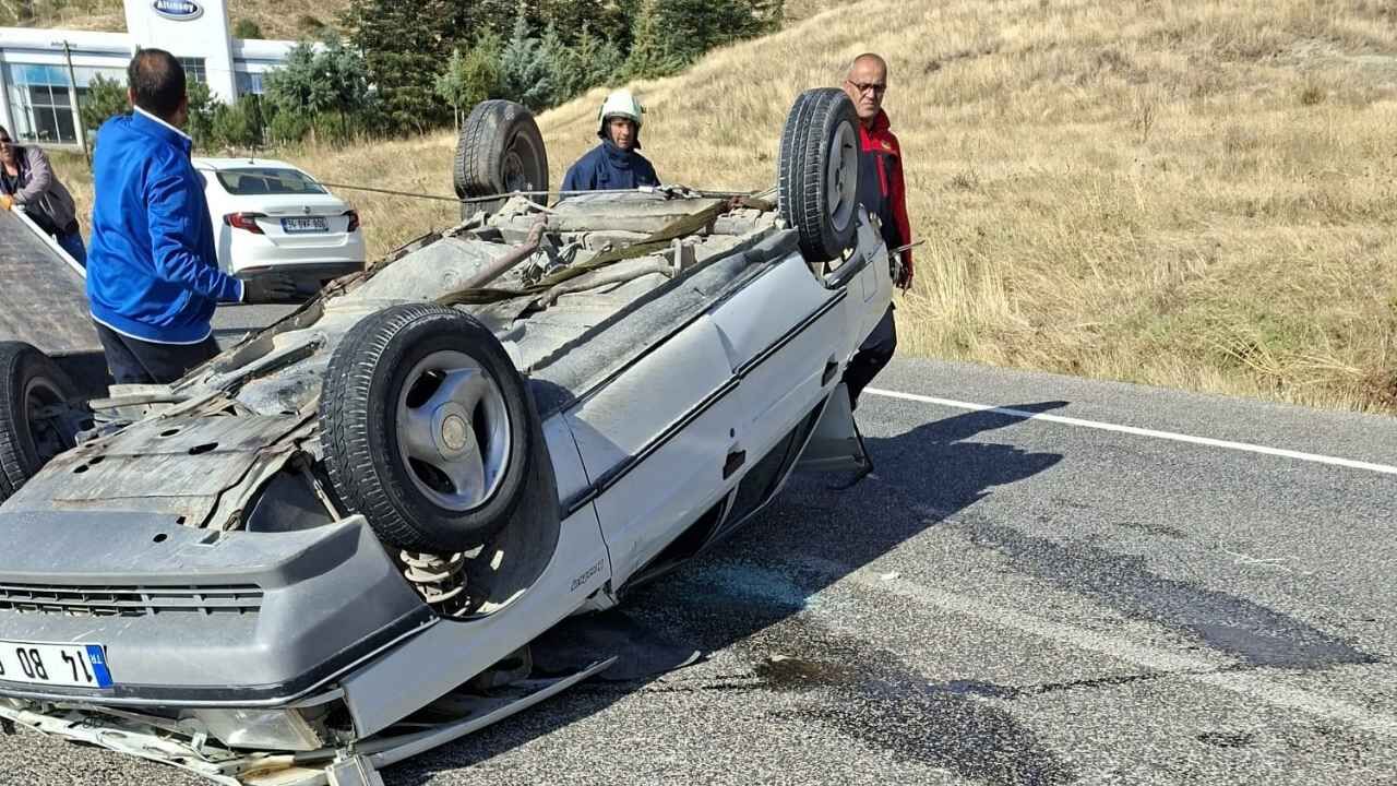 Yozgat'ta Sarıhacılı Toki̇ Kavşağında Feci Kaza! 2 Yaralı (1)