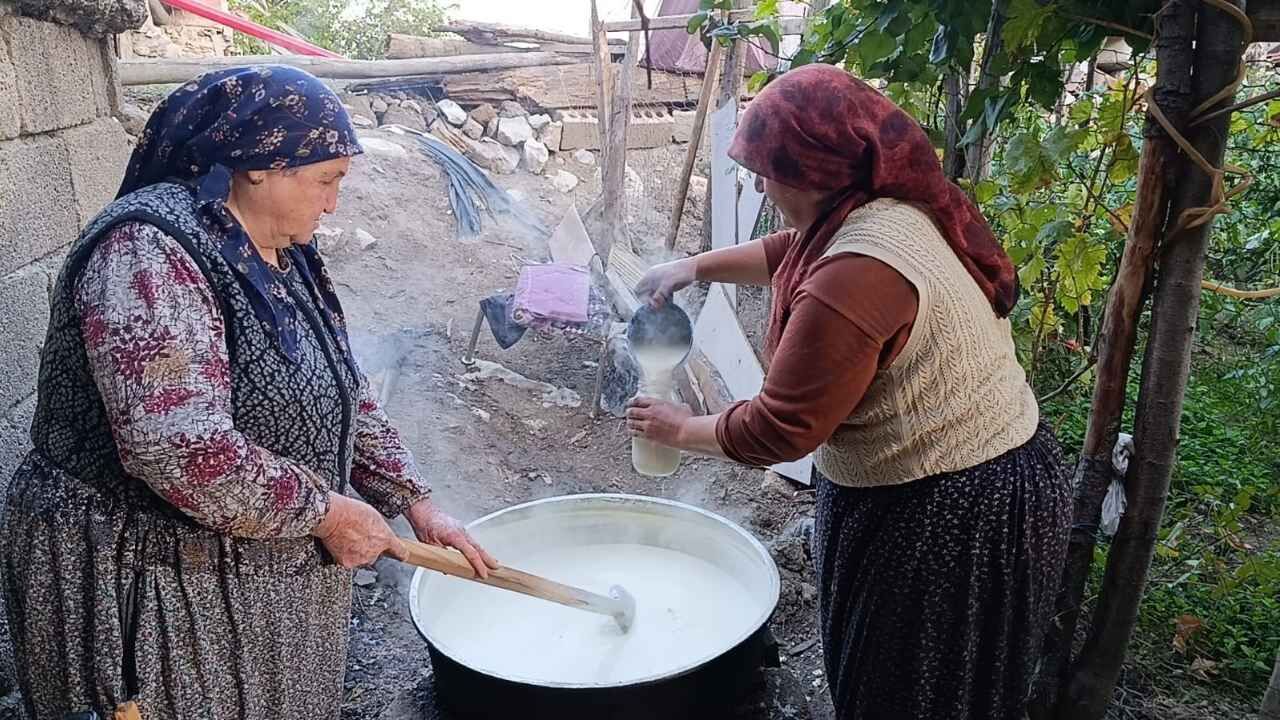 Yozgat’ta Şişe Tarhanası Geleneği! Kurutma Derdi Olmadan Yıllarca Saklanıyorneşet Ertaş’a Vefa Çağrısı (2)