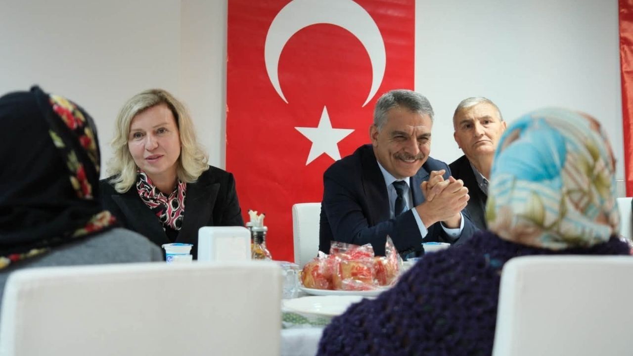 Yozgat’ta Ulu Çınarlar Unutulmadı Vali Özkan Aynı Sofrayı Paylaştı (2)