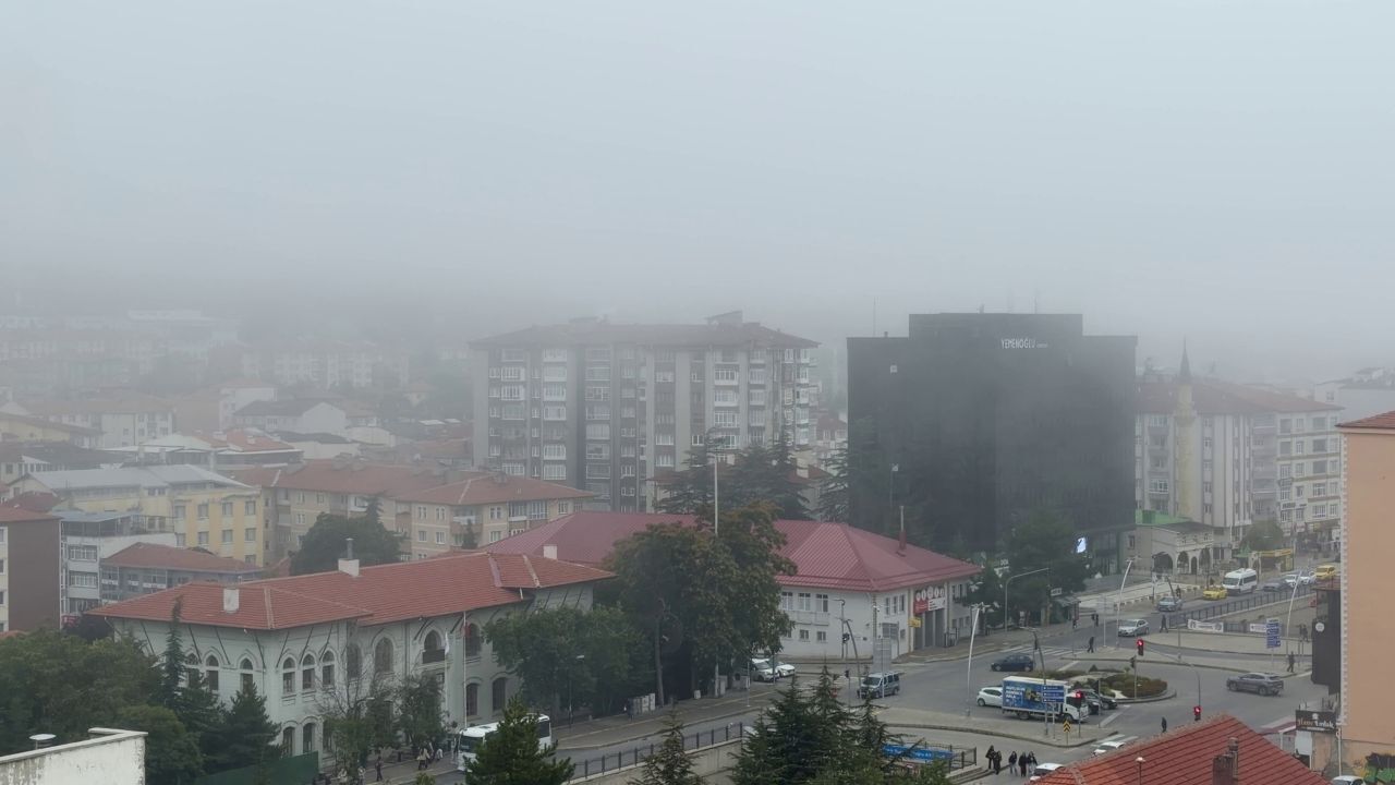 Yozgat'ta Yoğun Sis Görüş Mesafesini Etkiledi (1)