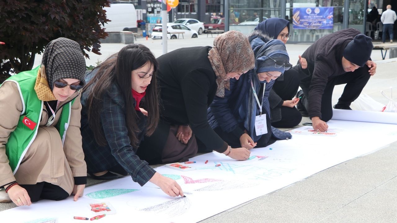 Yozgat’ta Yürekler Filistin İçin Attı Filistinli Çocuklar İçin Çiz Etkinliği Düzenlendi (1)
