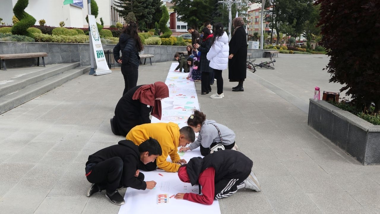 Yozgat’ta Yürekler Filistin İçin Attı Filistinli Çocuklar İçin Çiz Etkinliği Düzenlendi (2)