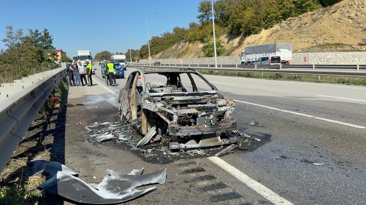 Yozgat’tan Yola Çıkan Otomobil Alev Topuna Döndü (2)